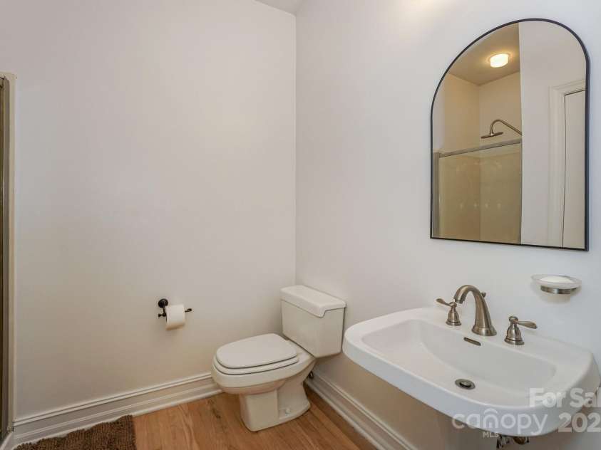 14831 Charterhouse Lane, Huntersville, NC 28078.  MLS# CAR4264707, YatesRealty ID 19794. Full bath off of bedroom #4