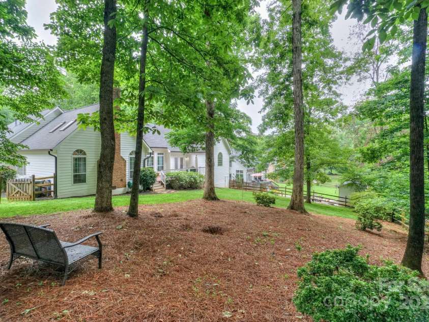 14831 Charterhouse Lane, Huntersville, NC 28078.  MLS# CAR4264707, YatesRealty ID 19794. Highly desirable lot with a stately Ranch home