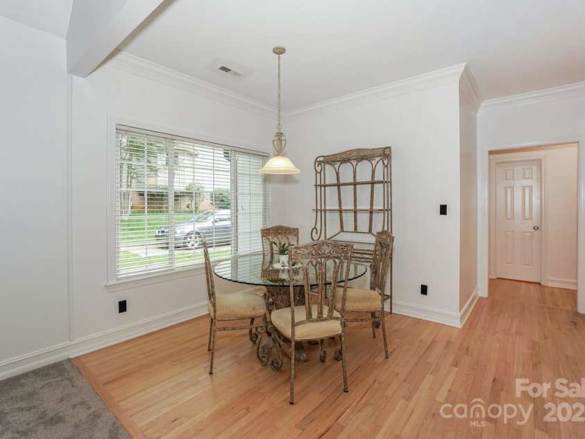14831 Charterhouse Lane, Huntersville, NC 28078.  MLS# CAR4264707, YatesRealty ID 19794. Large Breakfast room off Kitchen