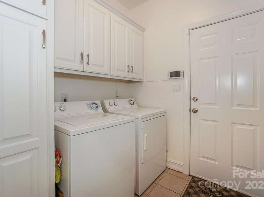 14831 Charterhouse Lane, Huntersville, NC 28078.  MLS# CAR4264707, YatesRealty ID 19794. Laundry Room/Mud Room off Garage with ample cabinetry for storage