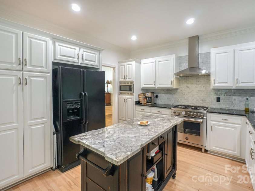 14831 Charterhouse Lane, Huntersville, NC 28078.  MLS# CAR4264707, YatesRealty ID 19794. Notice all the cabinetry for storage
