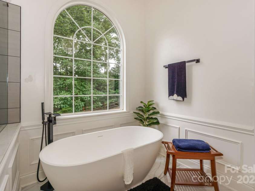 14831 Charterhouse Lane, Huntersville, NC 28078.  MLS# CAR4264707, YatesRealty ID 19794. Relax in the garden tub overlooking a private backyard