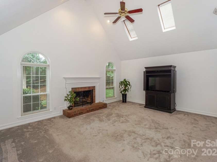 14831 Charterhouse Lane, Huntersville, NC 28078.  MLS# CAR4264707, YatesRealty ID 19794. Vaulted Great Room with beautiful skylights and gas log fireplace