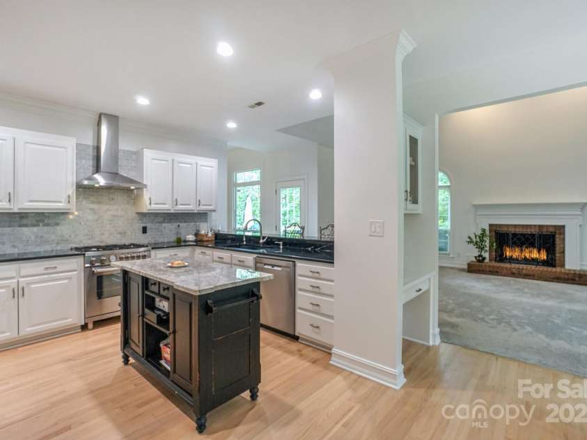 14831 Charterhouse Lane, Huntersville, NC 28078.  MLS# CAR4264707, YatesRealty ID 19794. View from Breakfast Area into the kitchen and Great Room