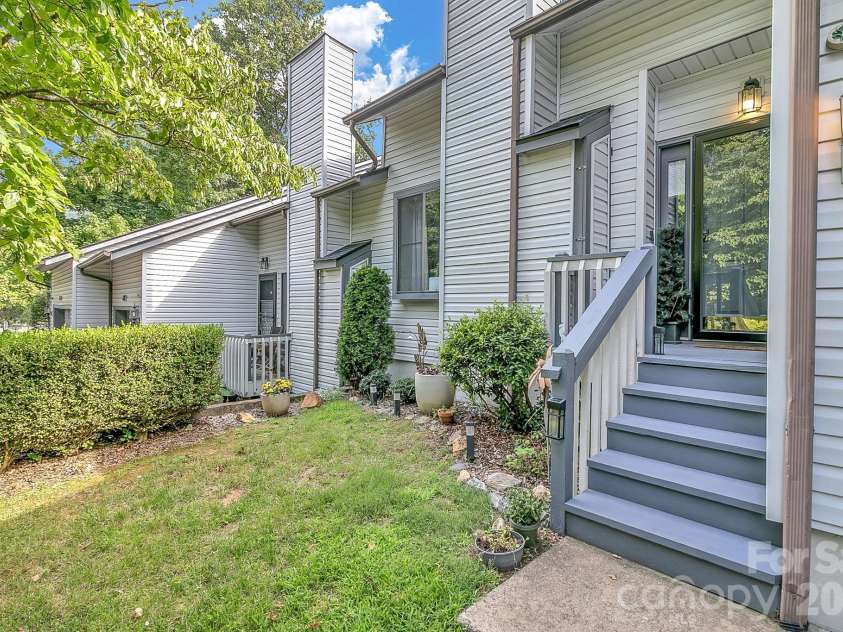 103 Cimarron Drive, Asheville, NC 28803.  MLS# CAR4418858, YatesRealty ID 19795. 