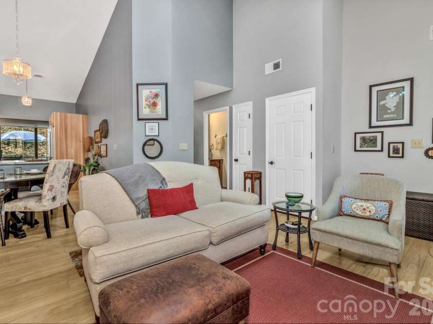 103 Cimarron Drive, Asheville, NC 28803.  MLS# CAR4418858, YatesRealty ID 19795. 