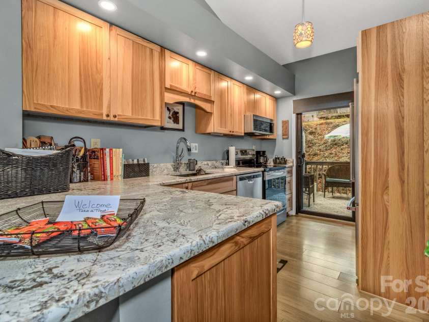 103 Cimarron Drive, Asheville, NC 28803.  MLS# CAR4418858, YatesRealty ID 19795. 