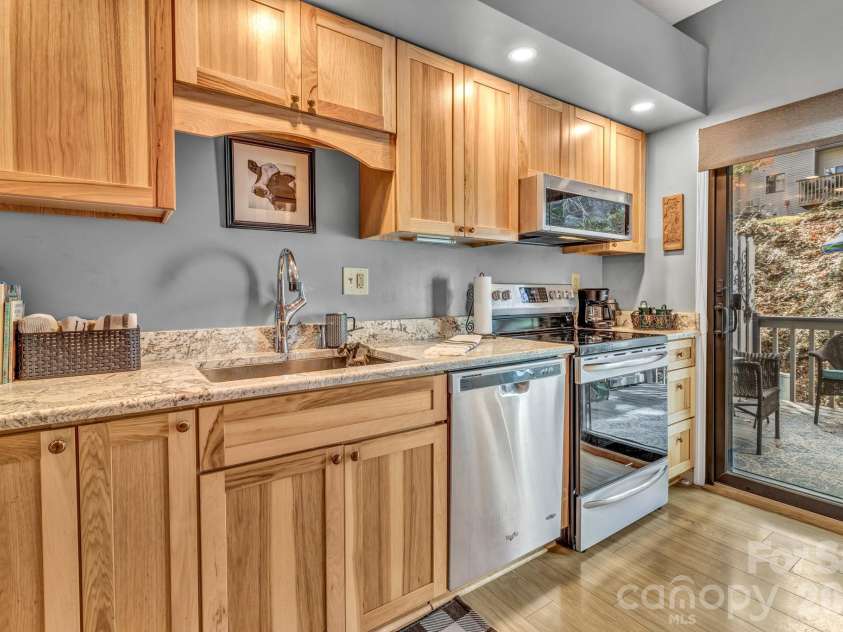 103 Cimarron Drive, Asheville, NC 28803.  MLS# CAR4418858, YatesRealty ID 19795. 