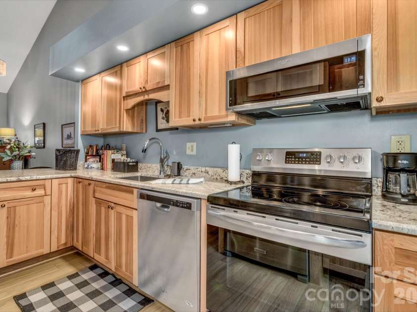 103 Cimarron Drive, Asheville, NC 28803.  MLS# CAR4418858, YatesRealty ID 19795. 