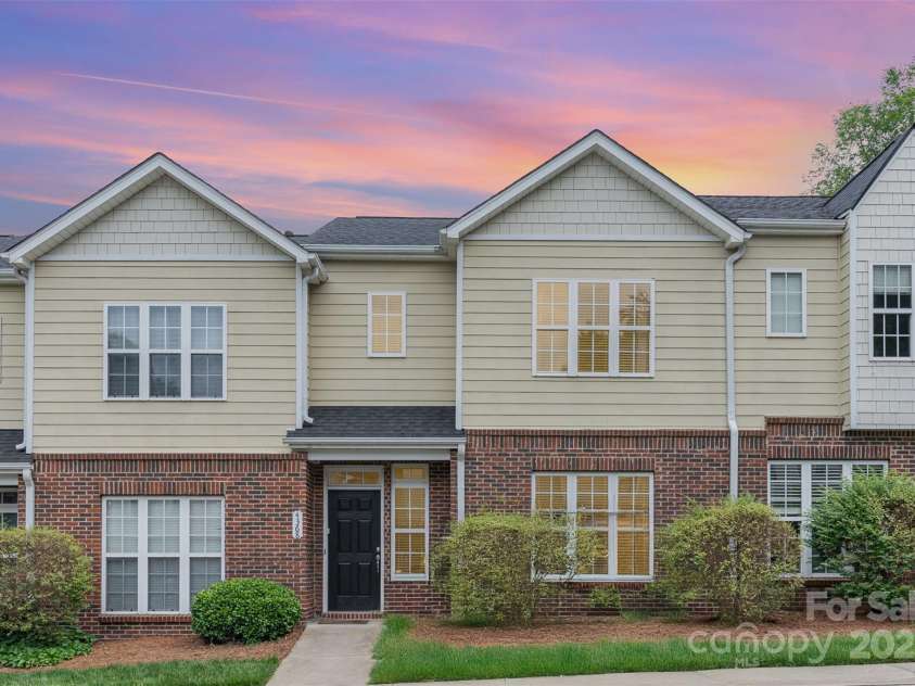 4368 Yoruk Forest Lane, Charlotte, NC 28211.  MLS# CAR4258326, YatesRealty ID 19795. 