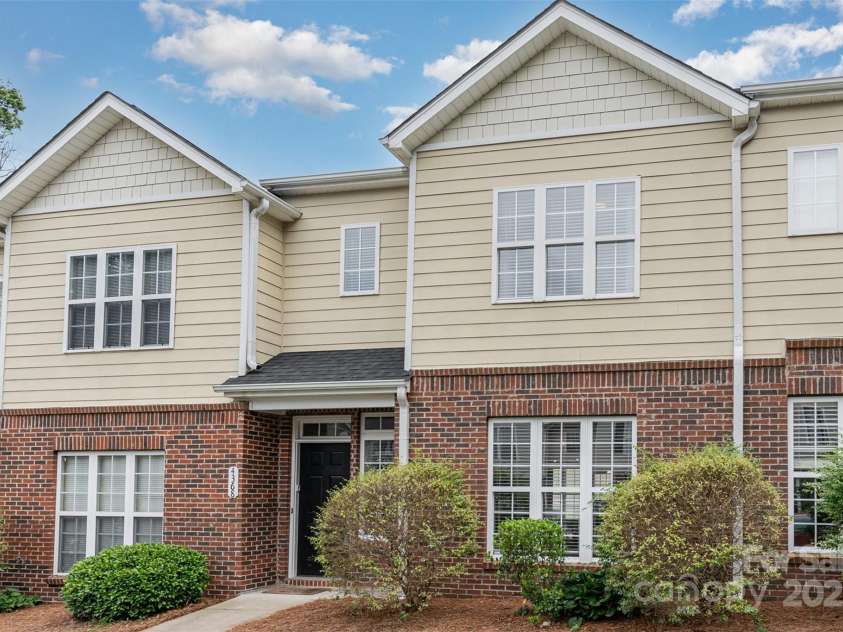 4368 Yoruk Forest Lane, Charlotte, NC 28211.  MLS# CAR4258326, YatesRealty ID 19795. 