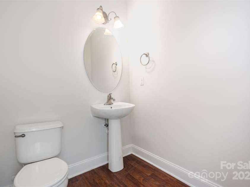 4368 Yoruk Forest Lane, Charlotte, NC 28211.  MLS# CAR4258326, YatesRealty ID 19795. 