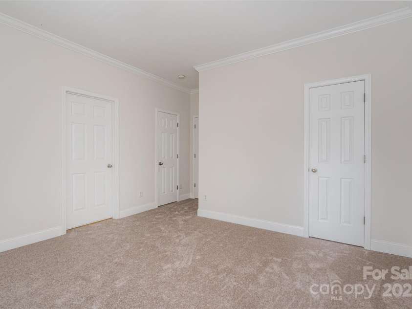 4368 Yoruk Forest Lane, Charlotte, NC 28211.  MLS# CAR4258326, YatesRealty ID 19795. 