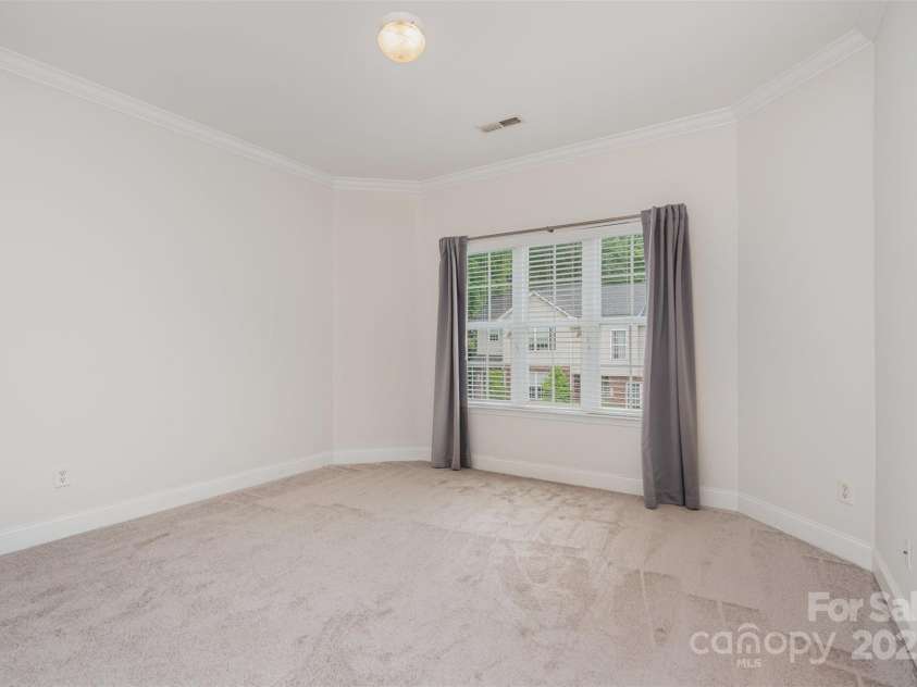 4368 Yoruk Forest Lane, Charlotte, NC 28211.  MLS# CAR4258326, YatesRealty ID 19795. 