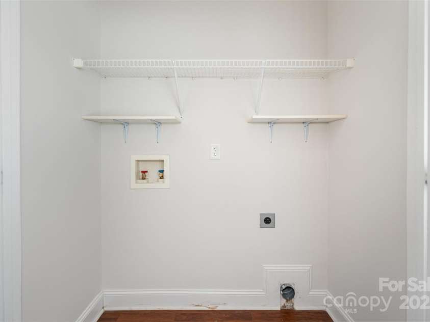 4368 Yoruk Forest Lane, Charlotte, NC 28211.  MLS# CAR4258326, YatesRealty ID 19795. 