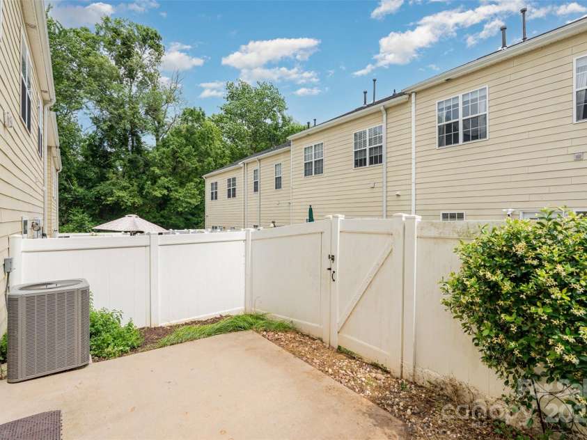 4368 Yoruk Forest Lane, Charlotte, NC 28211.  MLS# CAR4258326, YatesRealty ID 19795. 