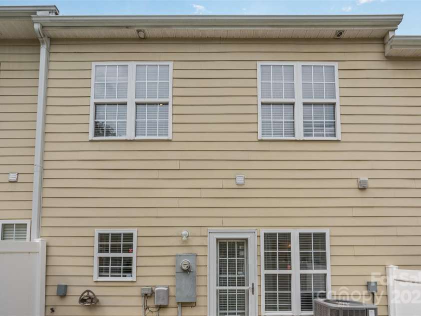 4368 Yoruk Forest Lane, Charlotte, NC 28211.  MLS# CAR4258326, YatesRealty ID 19795. 