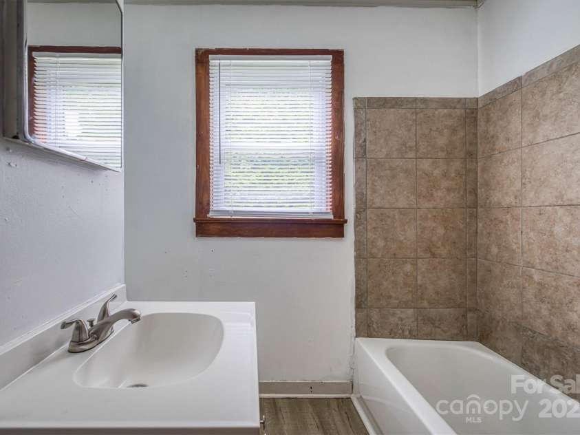 843 Summers Road, Valdese, NC 28690.  MLS# CAR4266184, YatesRealty ID 19796. Bathroom