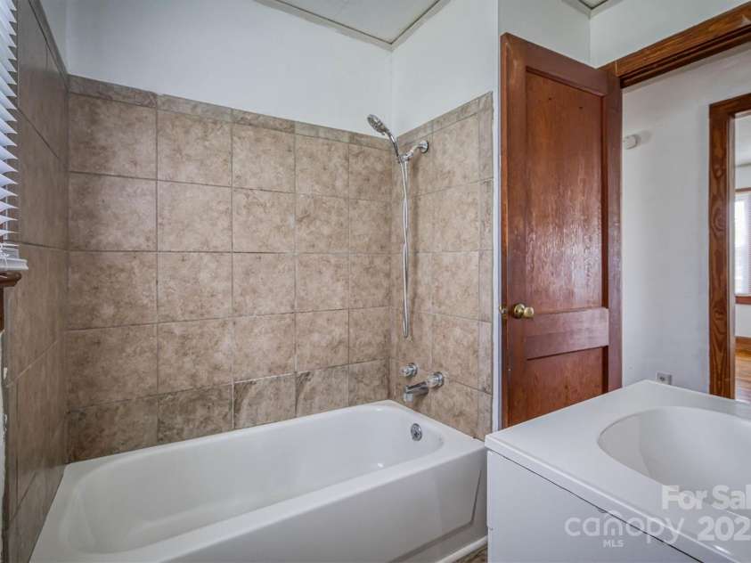 843 Summers Road, Valdese, NC 28690.  MLS# CAR4266184, YatesRealty ID 19796. Bathroom