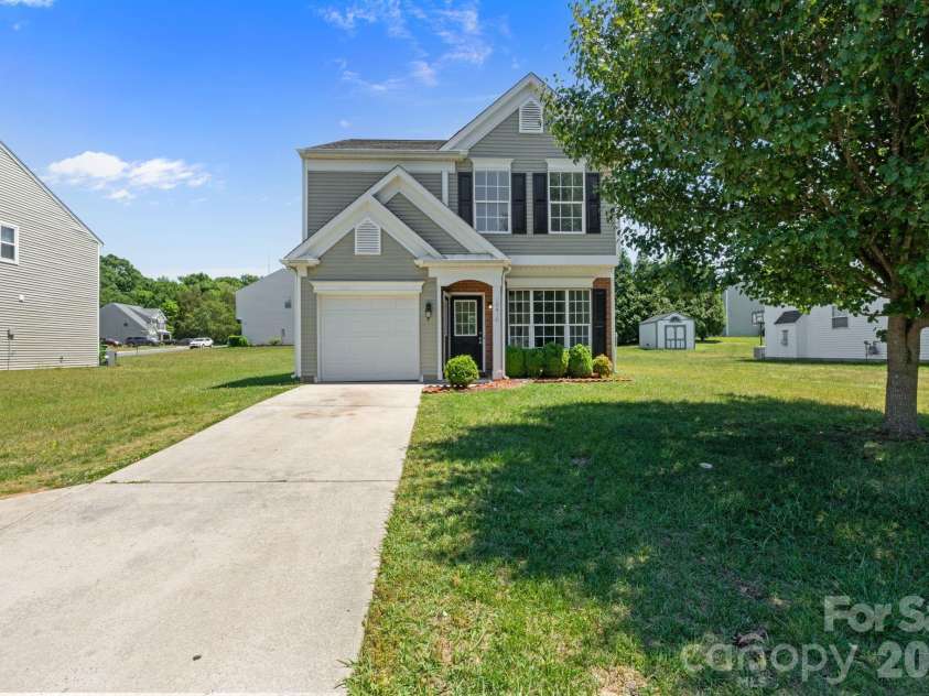 10410 Roundleaf Drive, Charlotte, NC 28213.  MLS# CAR4378376, YatesRealty ID 19797. 