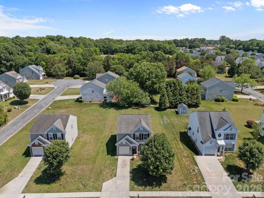 10410 Roundleaf Drive, Charlotte, NC 28213.  MLS# CAR4378376, YatesRealty ID 19797. 