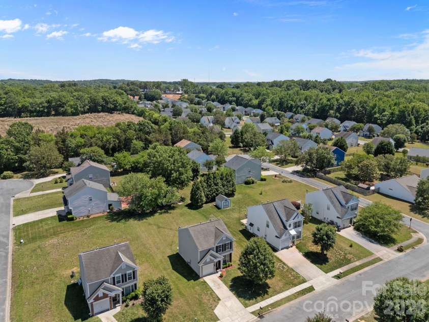 10410 Roundleaf Drive, Charlotte, NC 28213.  MLS# CAR4378376, YatesRealty ID 19797. 