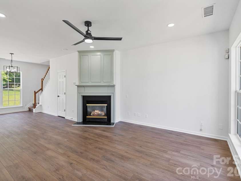 10410 Roundleaf Drive, Charlotte, NC 28213.  MLS# CAR4378376, YatesRealty ID 19797. 