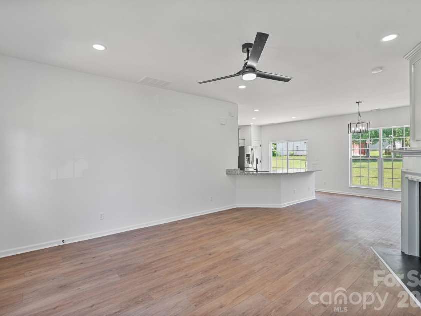 10410 Roundleaf Drive, Charlotte, NC 28213.  MLS# CAR4378376, YatesRealty ID 19797. 