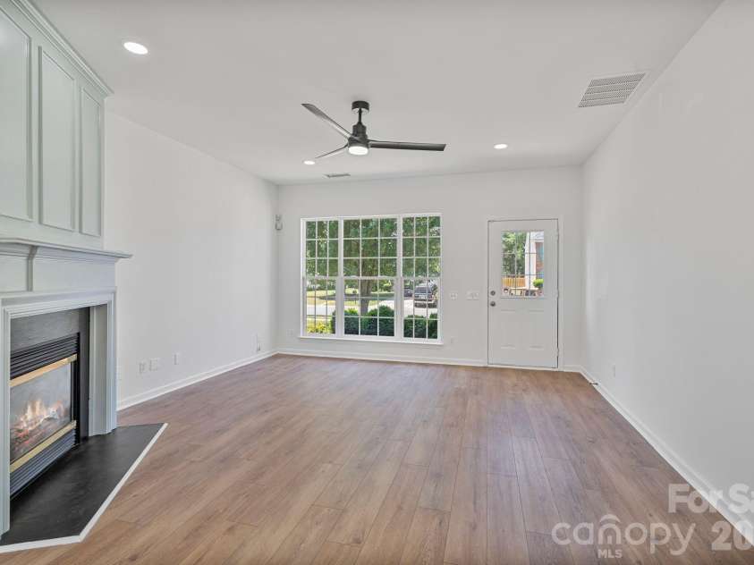 10410 Roundleaf Drive, Charlotte, NC 28213.  MLS# CAR4378376, YatesRealty ID 19797. 