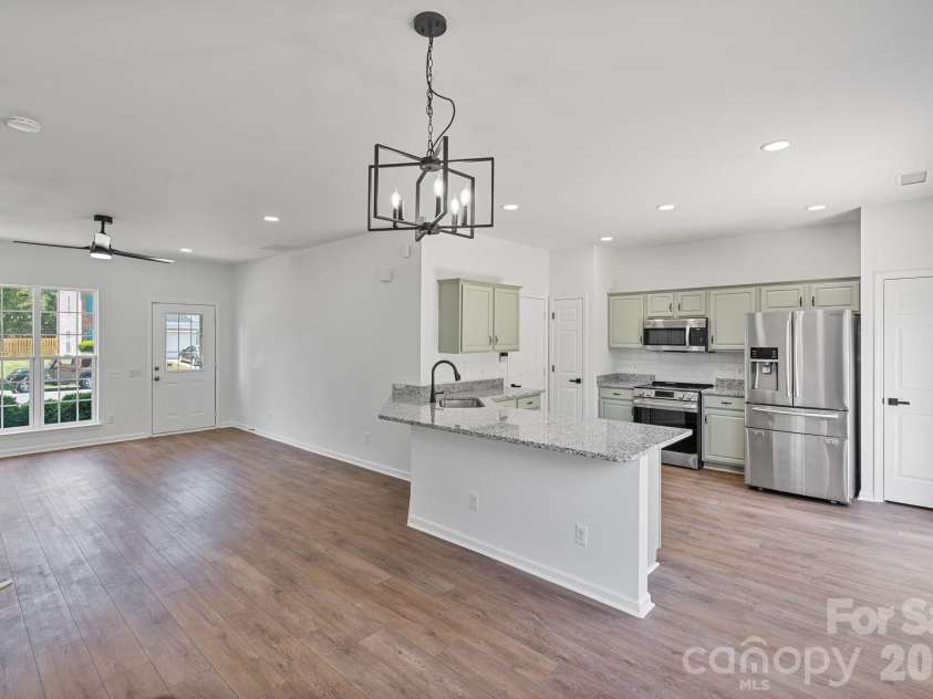 10410 Roundleaf Drive, Charlotte, NC 28213.  MLS# CAR4378376, YatesRealty ID 19797. 