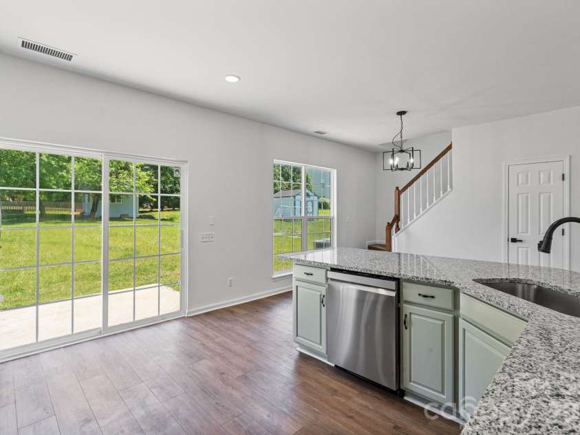 10410 Roundleaf Drive, Charlotte, NC 28213.  MLS# CAR4378376, YatesRealty ID 19797. 