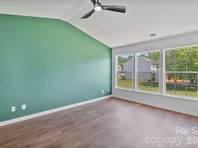 10410 Roundleaf Drive, Charlotte, NC 28213.  MLS# CAR4378376, YatesRealty ID 19797. 