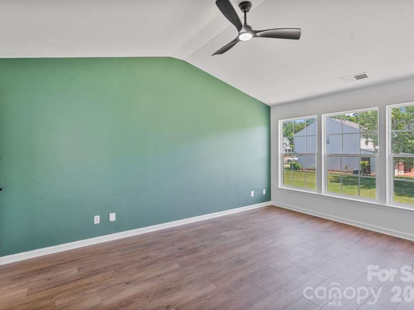 10410 Roundleaf Drive, Charlotte, NC 28213.  MLS# CAR4378376, YatesRealty ID 19797. 