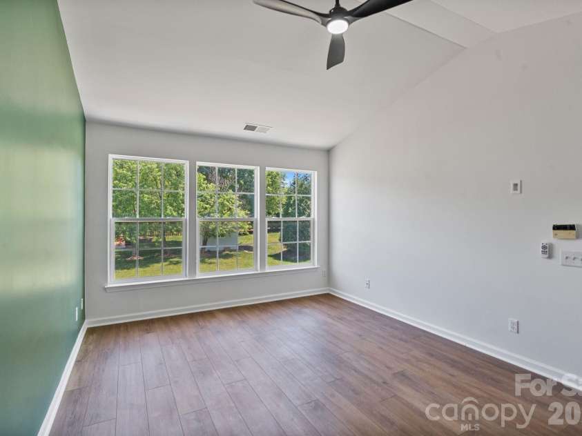 10410 Roundleaf Drive, Charlotte, NC 28213.  MLS# CAR4378376, YatesRealty ID 19797. 