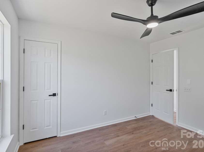 10410 Roundleaf Drive, Charlotte, NC 28213.  MLS# CAR4378376, YatesRealty ID 19797. 