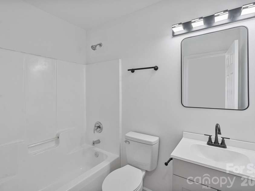 10410 Roundleaf Drive, Charlotte, NC 28213.  MLS# CAR4378376, YatesRealty ID 19797. 
