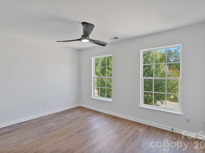 10410 Roundleaf Drive, Charlotte, NC 28213.  MLS# CAR4378376, YatesRealty ID 19797. 