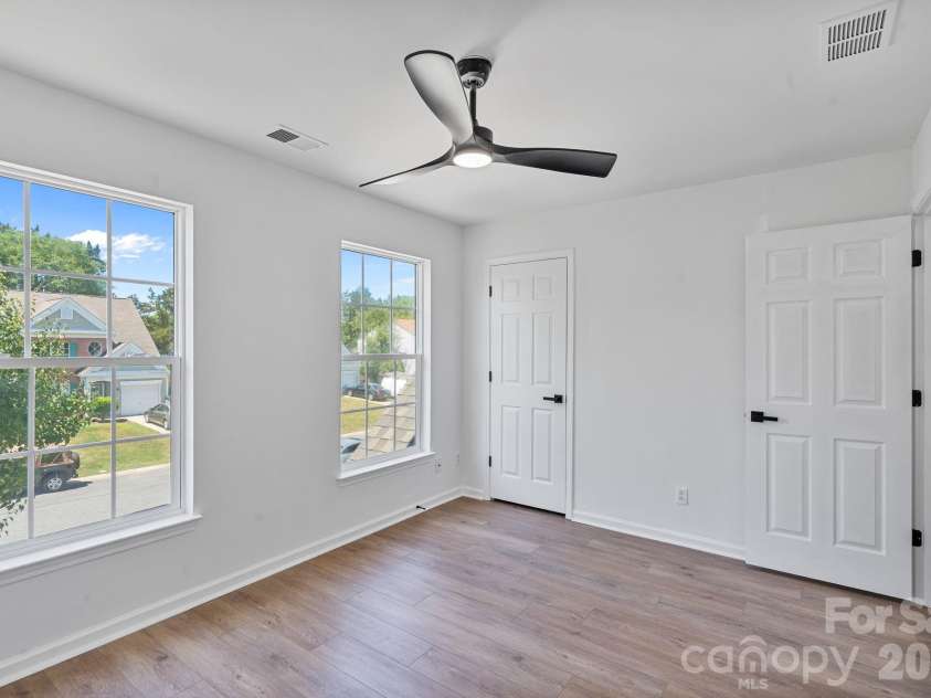 10410 Roundleaf Drive, Charlotte, NC 28213.  MLS# CAR4378376, YatesRealty ID 19797. 