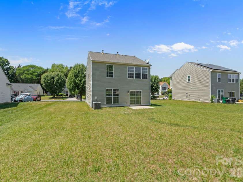 10410 Roundleaf Drive, Charlotte, NC 28213.  MLS# CAR4378376, YatesRealty ID 19797. 