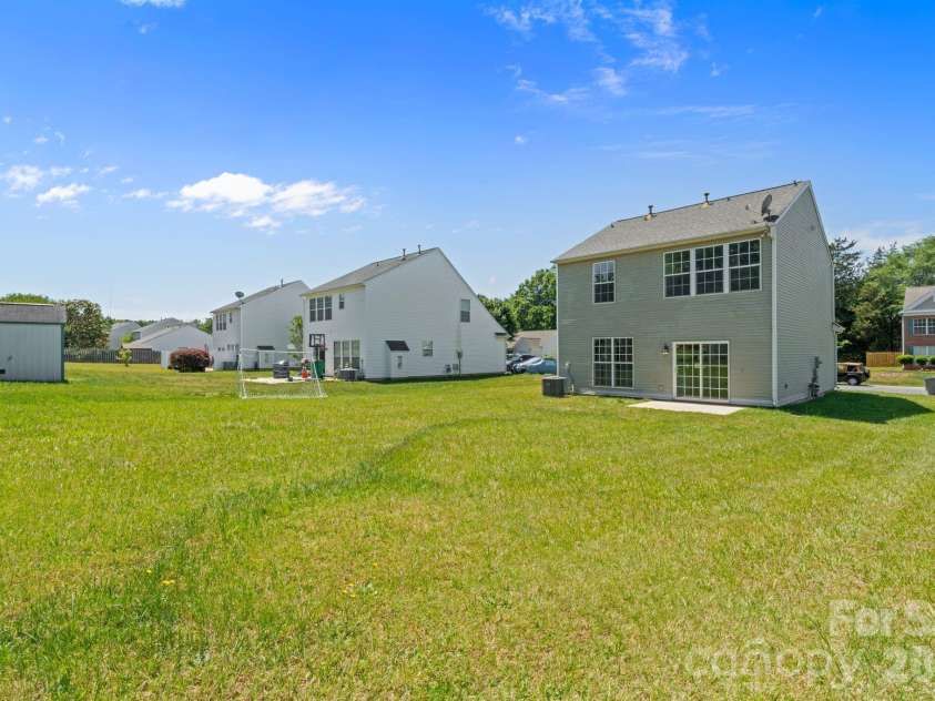 10410 Roundleaf Drive, Charlotte, NC 28213.  MLS# CAR4378376, YatesRealty ID 19797. 