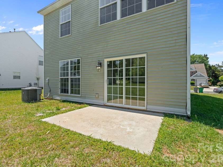 10410 Roundleaf Drive, Charlotte, NC 28213.  MLS# CAR4378376, YatesRealty ID 19797. 
