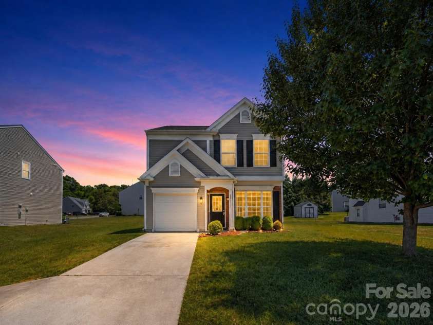 10410 Roundleaf Drive, Charlotte, NC 28213.  MLS# CAR4378376, YatesRealty ID 19797. 