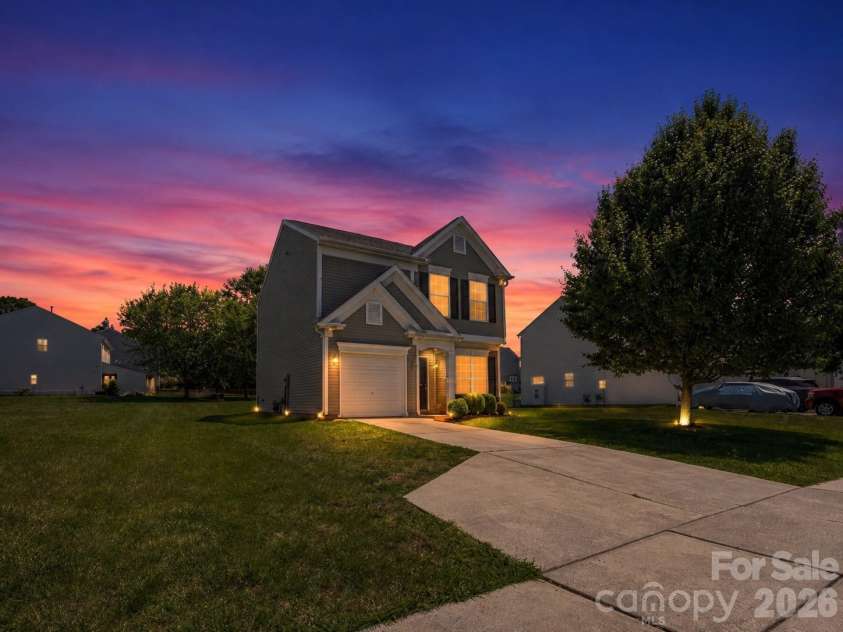 10410 Roundleaf Drive, Charlotte, NC 28213.  MLS# CAR4378376, YatesRealty ID 19797. 
