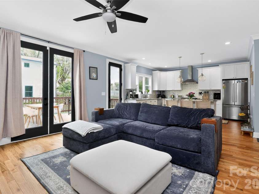 4231 Craig Avenue, Charlotte, NC 28211.  MLS# CAR4368270, YatesRealty ID 19798. 