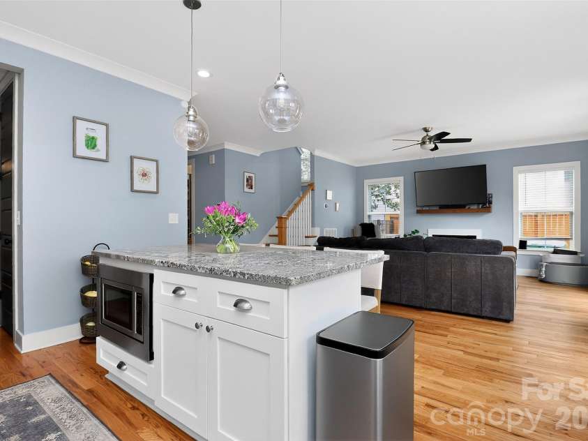 4231 Craig Avenue, Charlotte, NC 28211.  MLS# CAR4368270, YatesRealty ID 19798. 