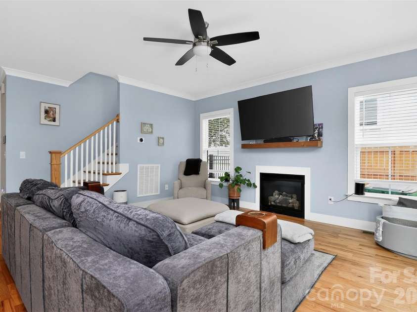 4231 Craig Avenue, Charlotte, NC 28211.  MLS# CAR4368270, YatesRealty ID 19798. 