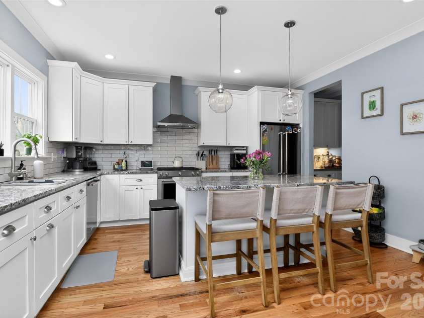 4231 Craig Avenue, Charlotte, NC 28211.  MLS# CAR4368270, YatesRealty ID 19798. 