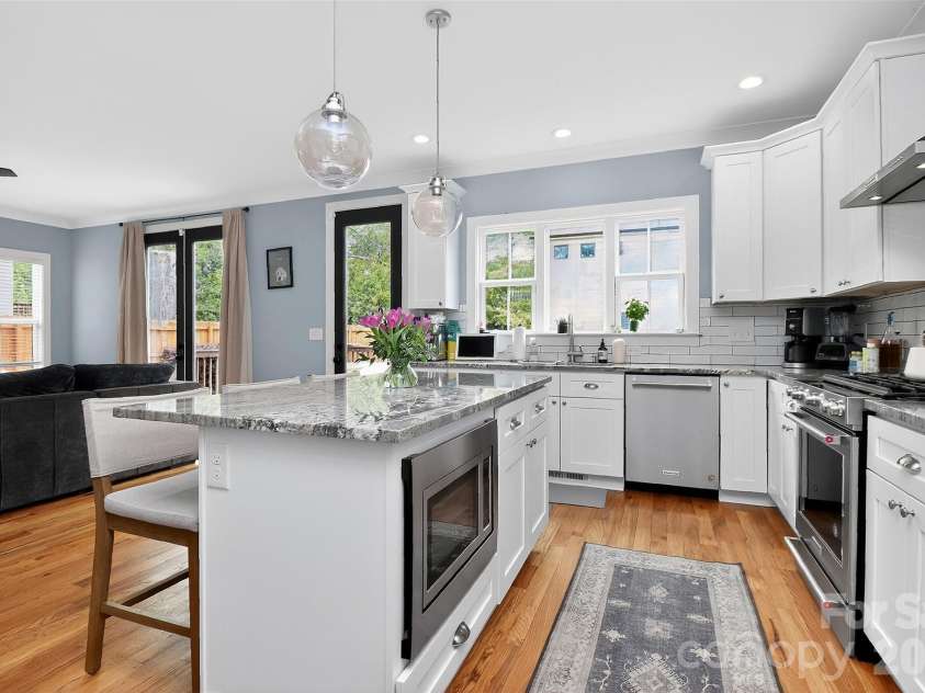 4231 Craig Avenue, Charlotte, NC 28211.  MLS# CAR4368270, YatesRealty ID 19798. 