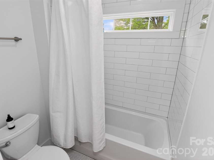 4231 Craig Avenue, Charlotte, NC 28211.  MLS# CAR4368270, YatesRealty ID 19798. 