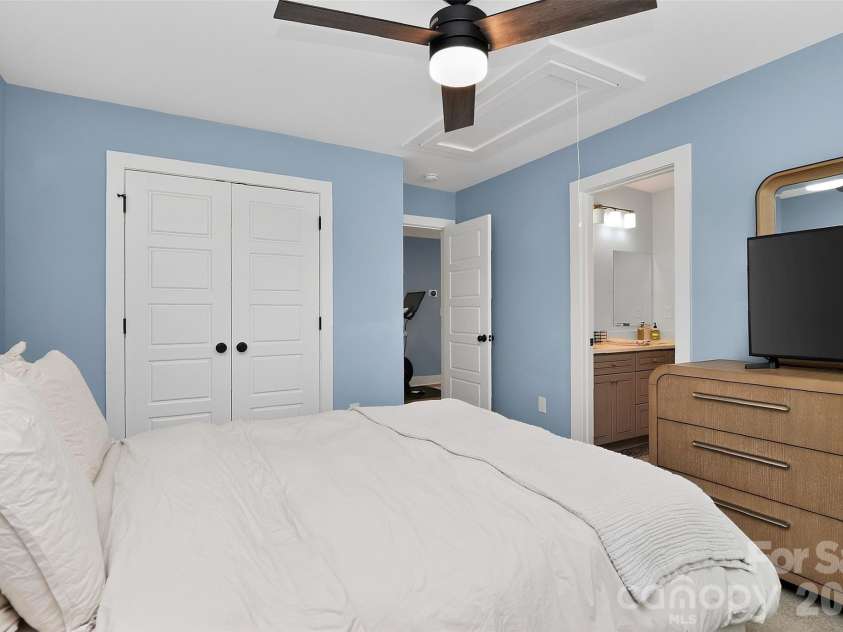 4231 Craig Avenue, Charlotte, NC 28211.  MLS# CAR4368270, YatesRealty ID 19798. 